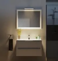 specchio rettangolare verticale con luce e mobile bagno